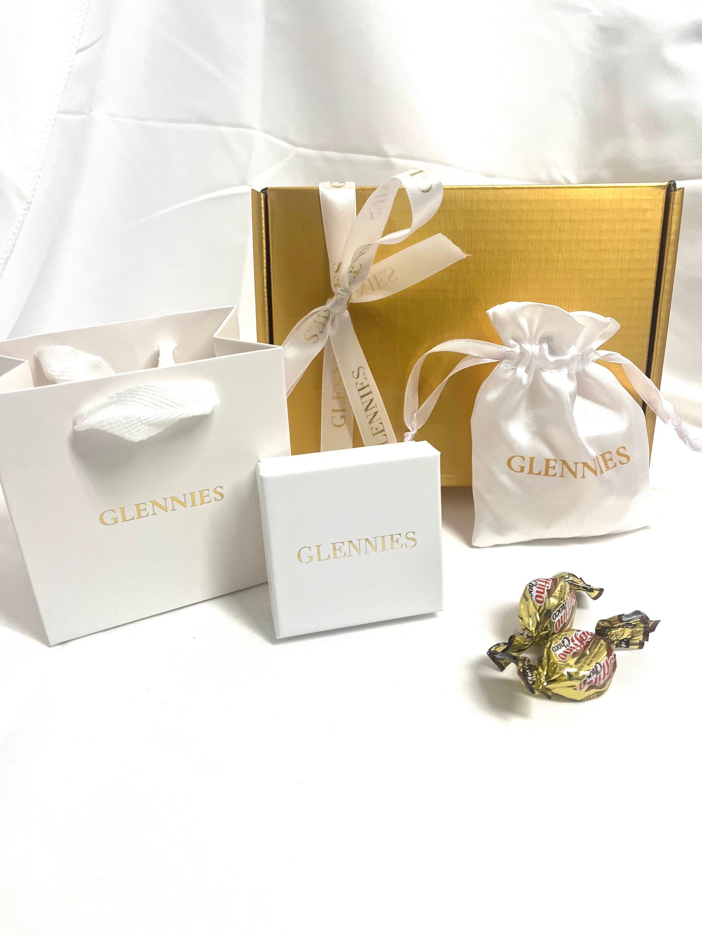 GOLDEN GIFT WRAPPING