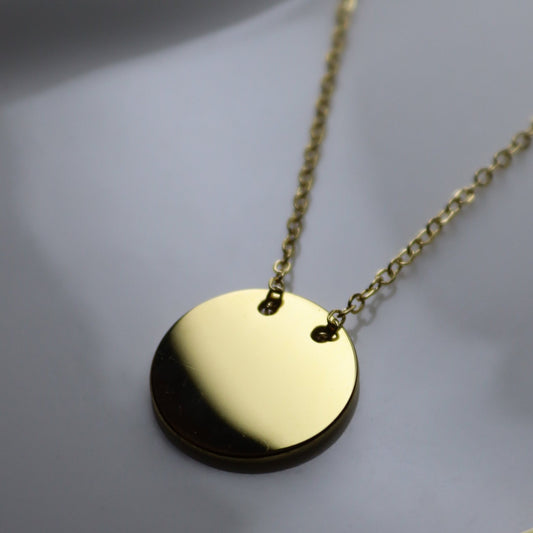 Engraved necklace with round charm